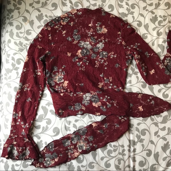 Wrap around lace blouse w/ bell-sleeves - Picture 4 of 5